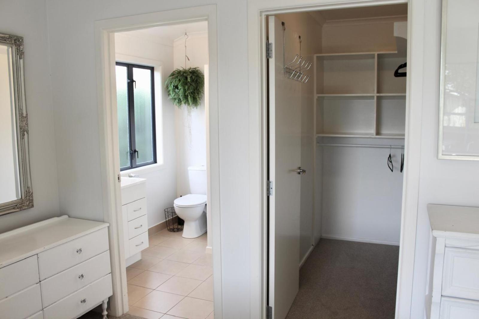 5-Min Walk To Village - Havelock North Holiday Home With Spa Pool Exterior photo
