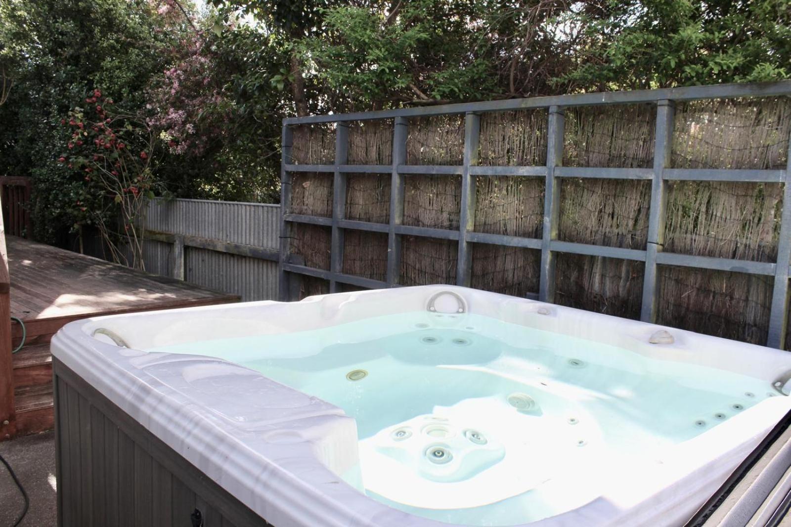 5-Min Walk To Village - Havelock North Holiday Home With Spa Pool Exterior photo